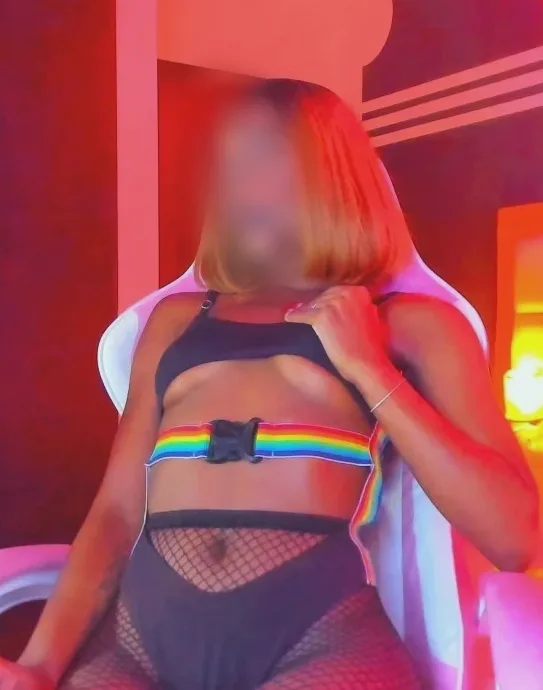 Isabella, 25