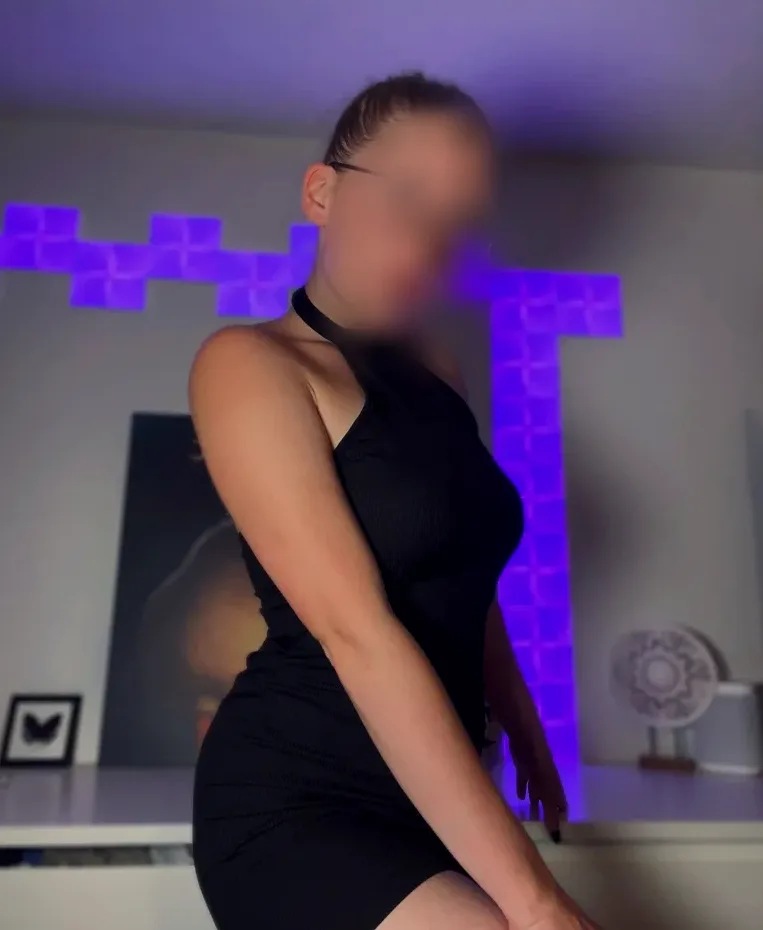 Leonie, 26