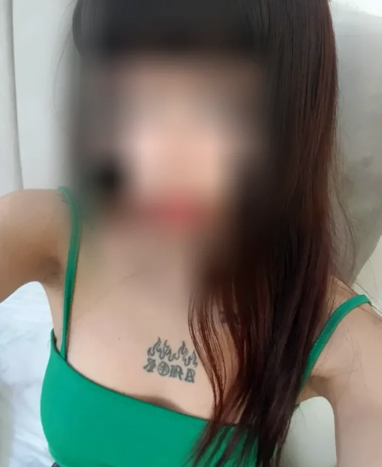 Leonie, 32