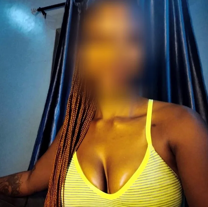 Sophie, 37